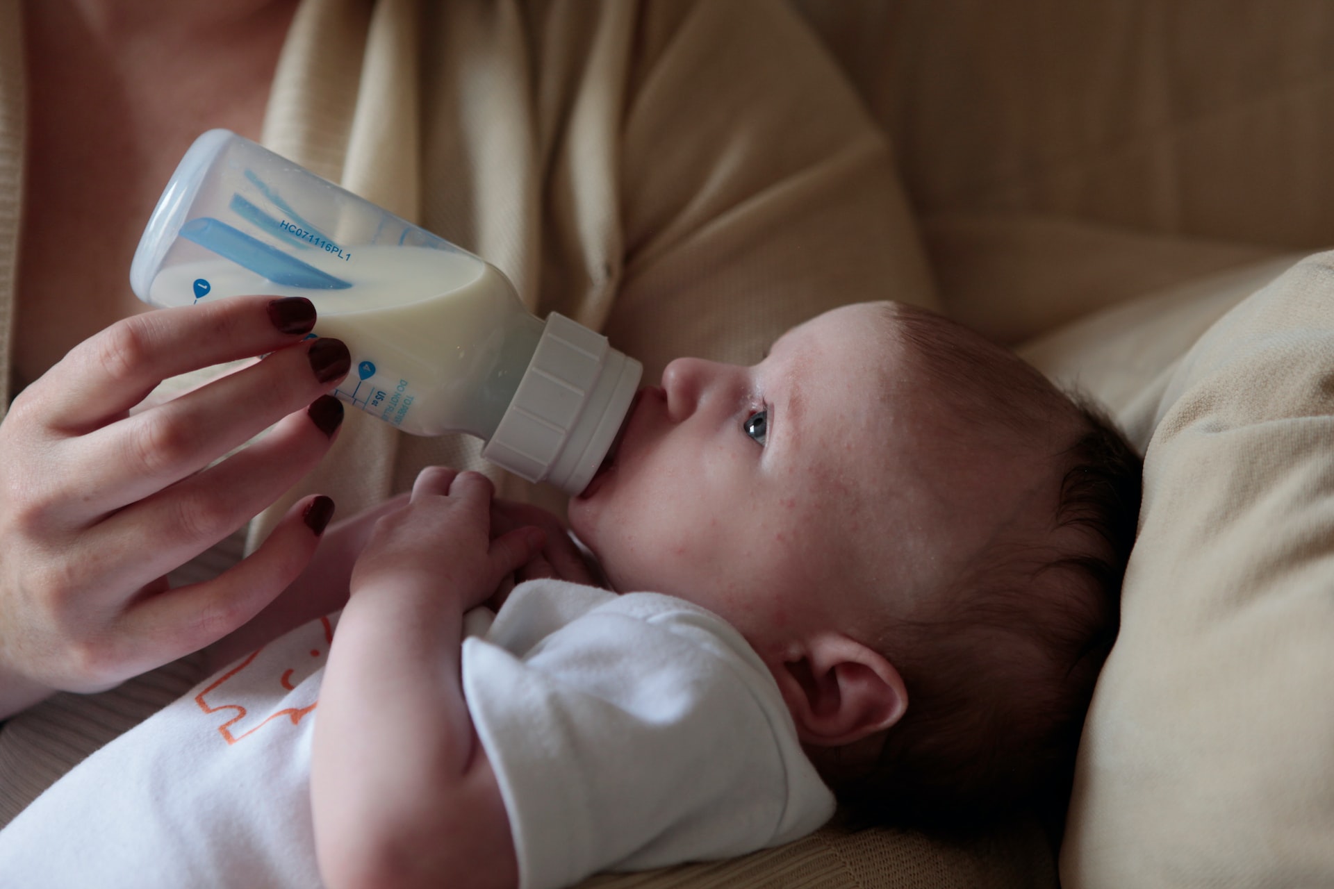 How Many Cans of Formula Should My Baby Drink Per Month?